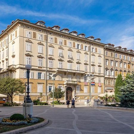 Apartments Art Teatro Rijeka Exteriör bild