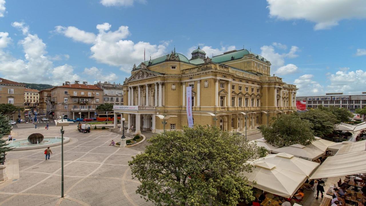 Apartments Art Teatro Rijeka Exteriör bild