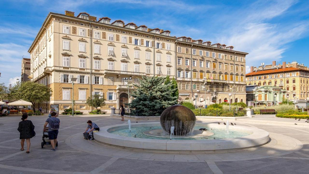 Apartments Art Teatro Rijeka Exteriör bild