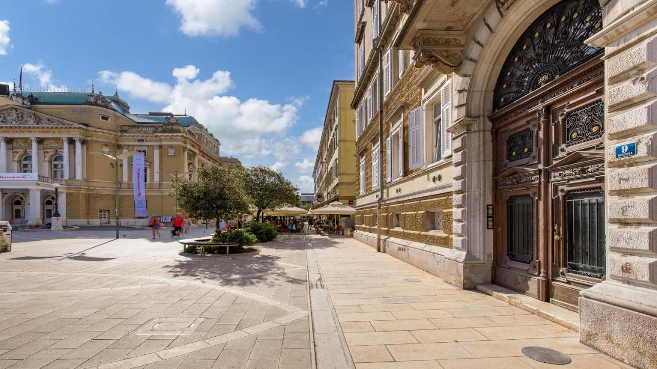 Apartments Art Teatro Rijeka Exteriör bild